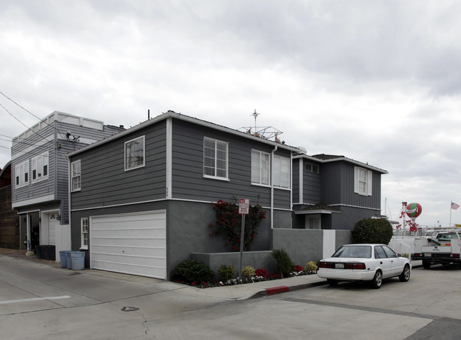 800 S Bayfront in Newport Beach, CA - Foto de edificio - Building Photo