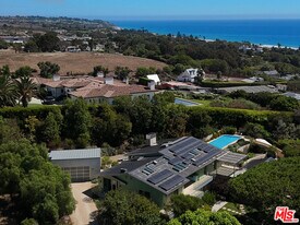 6000 Philip Ave in Malibu, CA - Building Photo