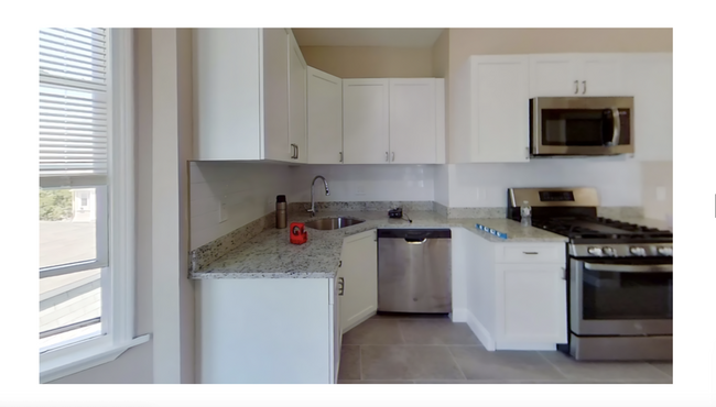 121 George St, Unit 3 in Boston, MA - Building Photo - Building Photo