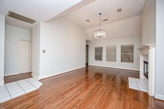 6511 Mesa Vista Ct in Houston, TX - Building Photo - Building Photo