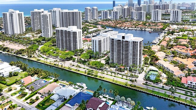 3600 Yacht Club Dr in Aventura, FL - Building Photo - Building Photo