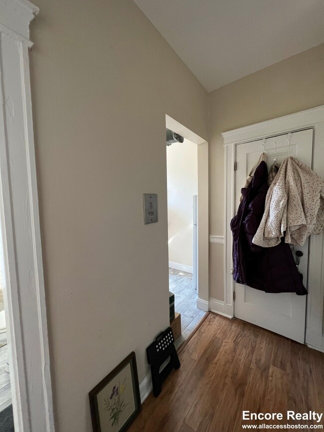 1197 Commonwealth Ave, Unit 12 in Boston, MA - Building Photo - Building Photo