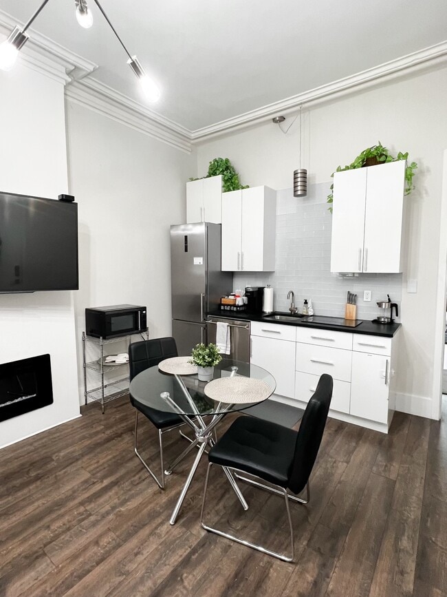 296 Gates Ave, Unit Apt. 1 in Brooklyn, NY - Building Photo - Building Photo