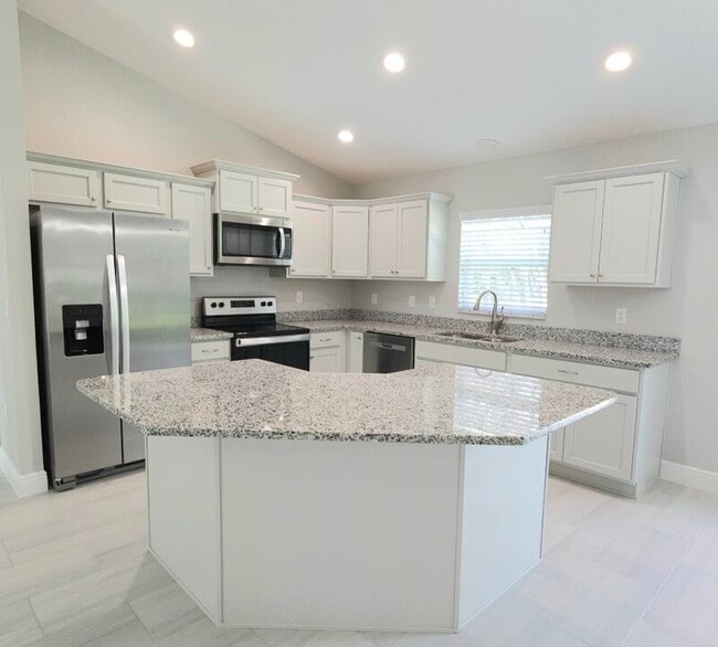 7808 N Keystone Dr in Citrus Springs, FL - Building Photo - Building Photo