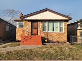 2130 W 71st Pl in Chicago, IL - Building Photo