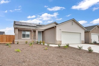 Orchard 79 in Tulare, CA - Foto de edificio - Building Photo