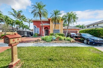 13228 SW 30th St in Miami, FL - Foto de edificio - Building Photo