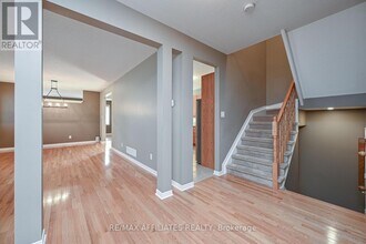 289 Harthill Way in Ottawa, ON - Building Photo - Building Photo