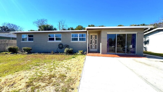 1022 Lewis Dr in Daytona Beach, FL - Building Photo - Building Photo