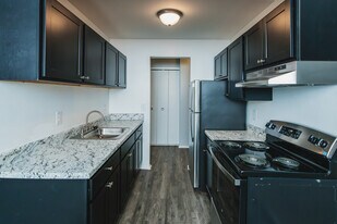 Hidden Trail Apartments in Monroe, MI - Building Photo