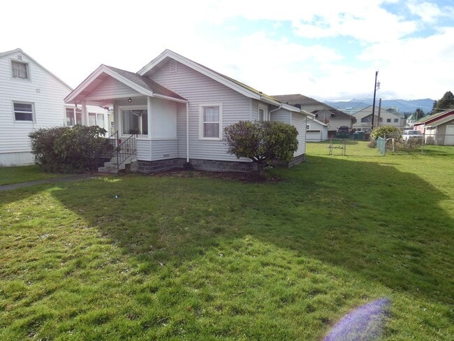 property at 324 E 6th St