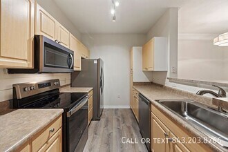 1300 Park W Blvd in Mount Pleasant, SC - Building Photo - Building Photo