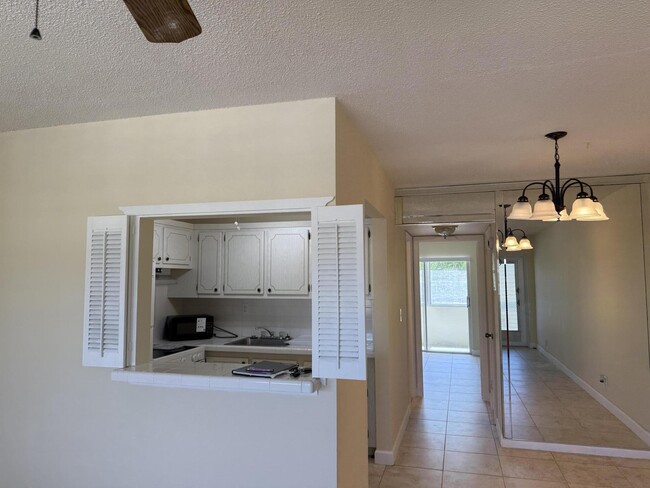 72 Kingswood B in West Palm Beach, FL - Building Photo - Building Photo