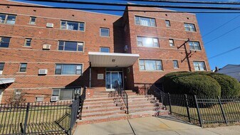 204 Woodcliff Ave in North Bergen, NJ - Building Photo