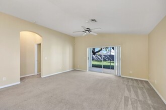 9261 Middle Oak Dr in Ft. Myers, FL - Building Photo - Building Photo