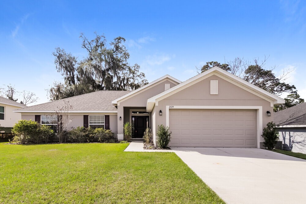 2129 Angel Fish Loop in Leesburg, FL - Building Photo