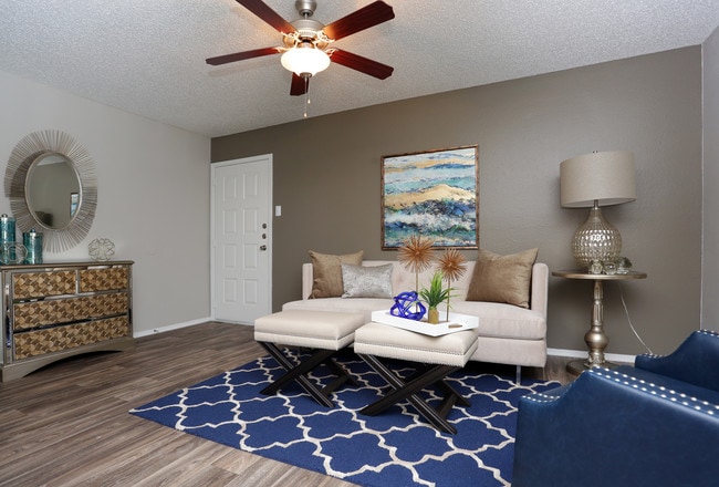 Iron Landings in Dallas, TX - Foto de edificio - Interior Photo