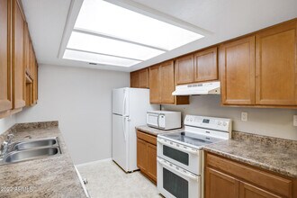 16602 N 25th St-Unit -218 in Phoenix, AZ - Building Photo - Building Photo
