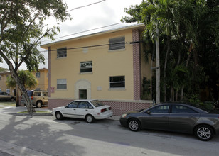 1028 SW 9th Ave in Miami, FL - Building Photo - Building Photo