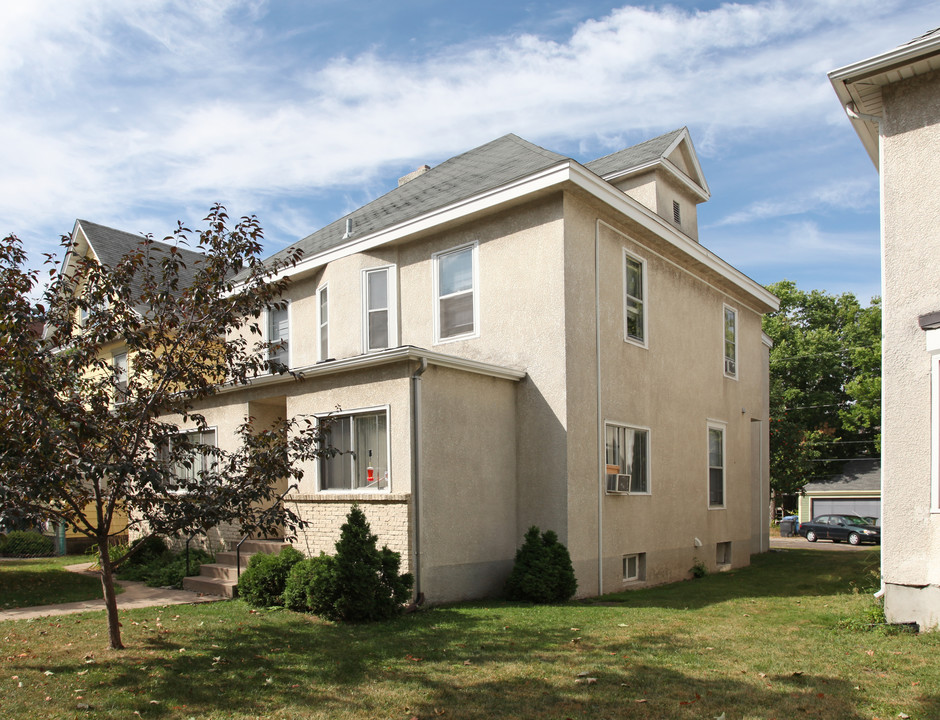 2712 Harriet Ave in Minneapolis, MN - Foto de edificio