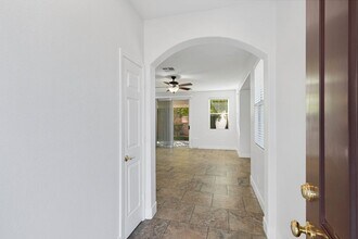 11201 Crosseto Dr in Las Vegas, NV - Building Photo - Building Photo