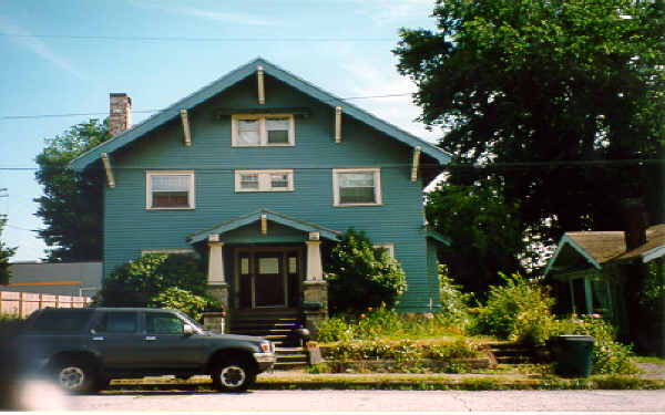 1414 SE Long St in Portland, OR - Building Photo