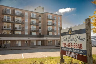 Trout Lake Place in North Bay, ON - Building Photo - Building Photo