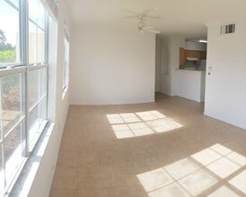 1040 Villagio Cir, Unit #103 in Sarasota, FL - Foto de edificio - Building Photo