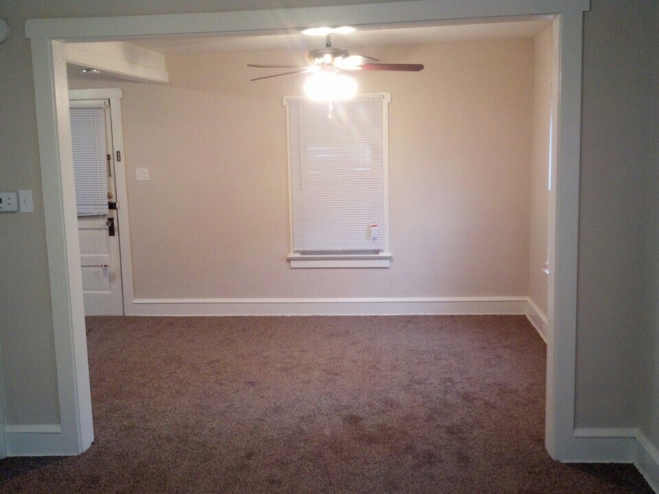 219 Black Horse Pike in Gloucester Township, NJ - Building Photo