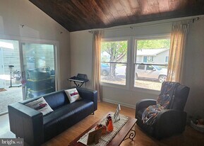 24 Biscayne Pl in Sterling, VA - Building Photo