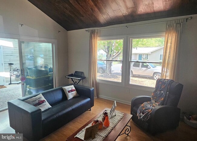 24 Biscayne Pl