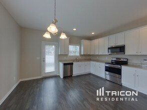 1001 Cyril Dr in Spring Hill, TN - Building Photo - Building Photo