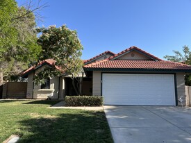 1042 E Angela Ct