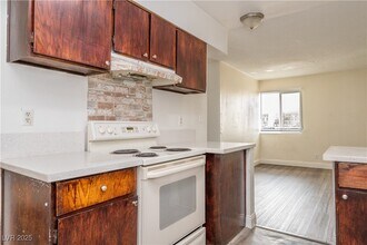 25 Gold Bar Ct in Las Vegas, NV - Building Photo - Building Photo