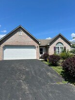 6815 Cee St in Hollins, VA - Building Photo