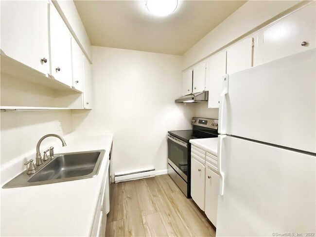 37 Ferris Ave in Norwalk, CT - Building Photo - Building Photo