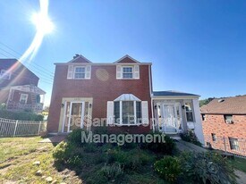 1532 Greencrest Dr in Pittsburgh, PA - Building Photo