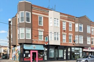 2346 W Fullerton Ave in Chicago, IL - Building Photo