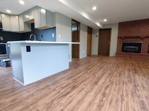 3344 NE 144th Ave, Unit Apartment #B in Portland, OR - Building Photo - Building Photo