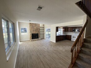 12430 E Pacific Cir in Aurora, CO - Building Photo - Building Photo