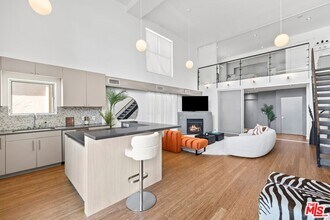 7062 Hawthorn Ave in Los Angeles, CA - Building Photo - Building Photo