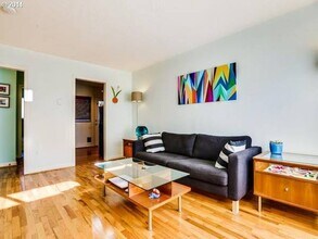 5530 NE 7th Ave, Unit 7 in Portland, OR - Building Photo - Building Photo