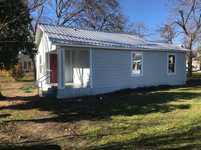 property at 406 W Tyson Ave