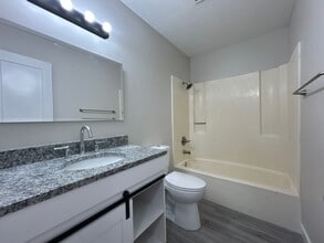 Southern Hills Townhomes in Junction City, KS - Foto de edificio - Building Photo