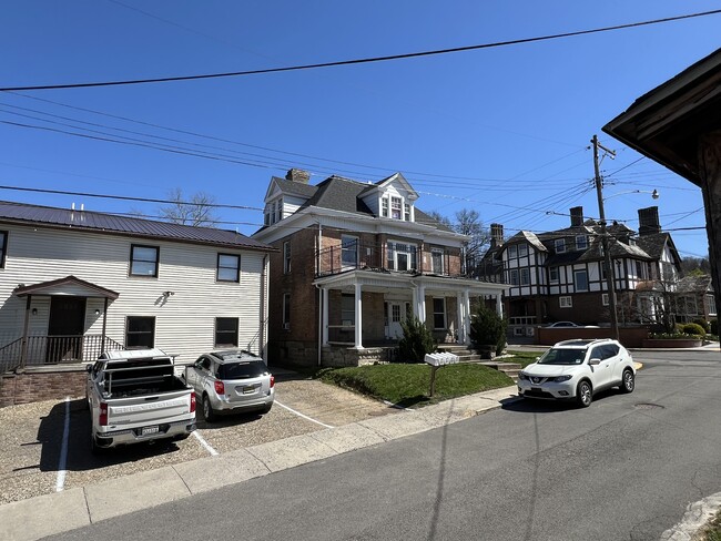 129 Park St, Unit 129 Park St in Morgantown, WV - Building Photo - Building Photo