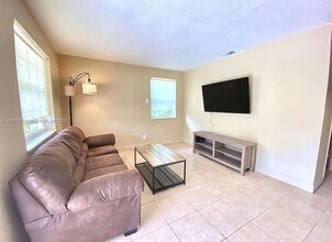 212 SW 2nd Terrace in Dania Beach, FL - Building Photo - Building Photo