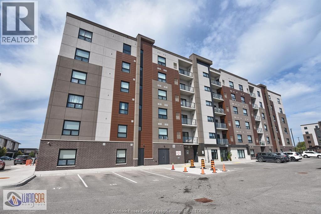 728 Brownstone Dr in Lakeshore, ON - Building Photo
