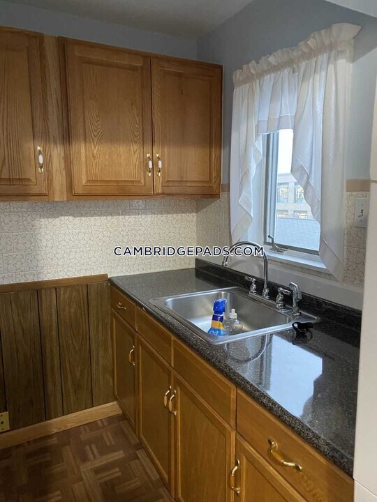 7 Bristol St in Cambridge, MA - Building Photo