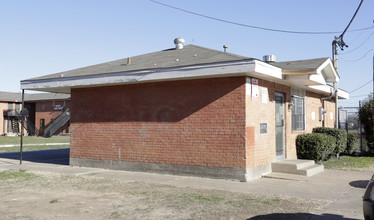 Hidden Creek Apartments in Dallas, TX - Foto de edificio - Building Photo