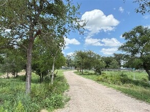 277 Elm Forest Loop in Cedar Creek, TX - Foto de edificio - Building Photo